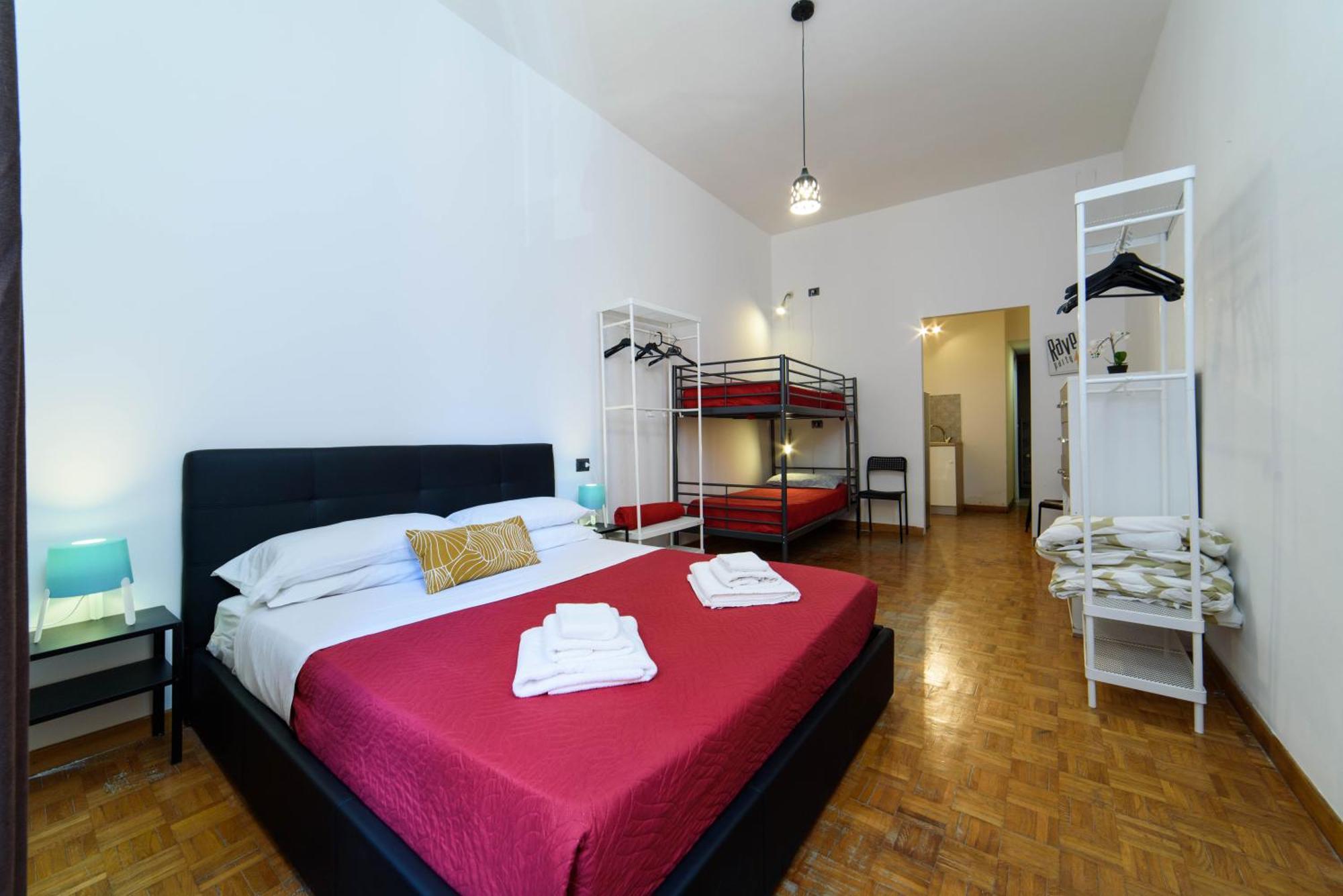 Inside Chiaia Affittacamere 2*